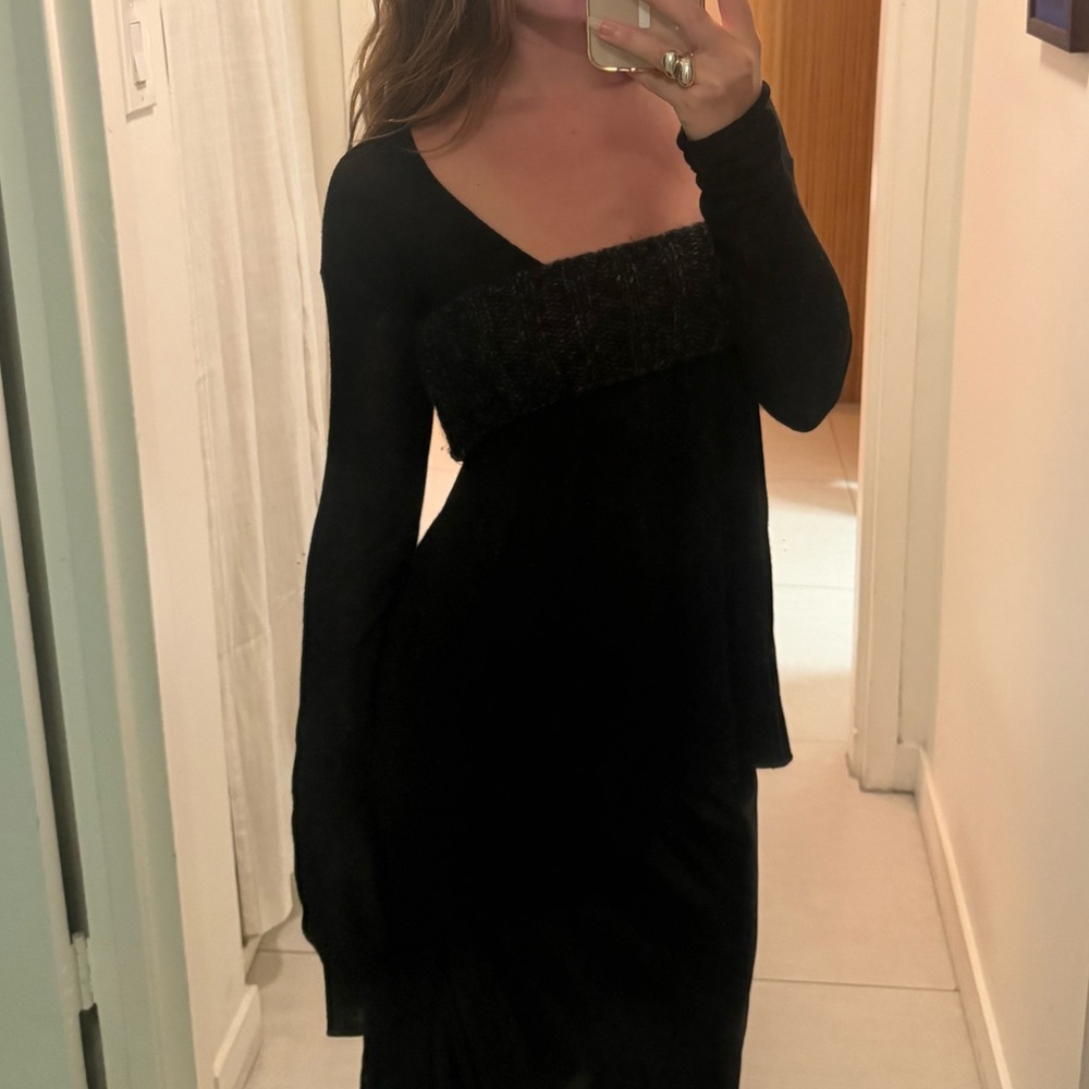 Black Long-Sleeve V-Neck baby doll top with Knit Bust